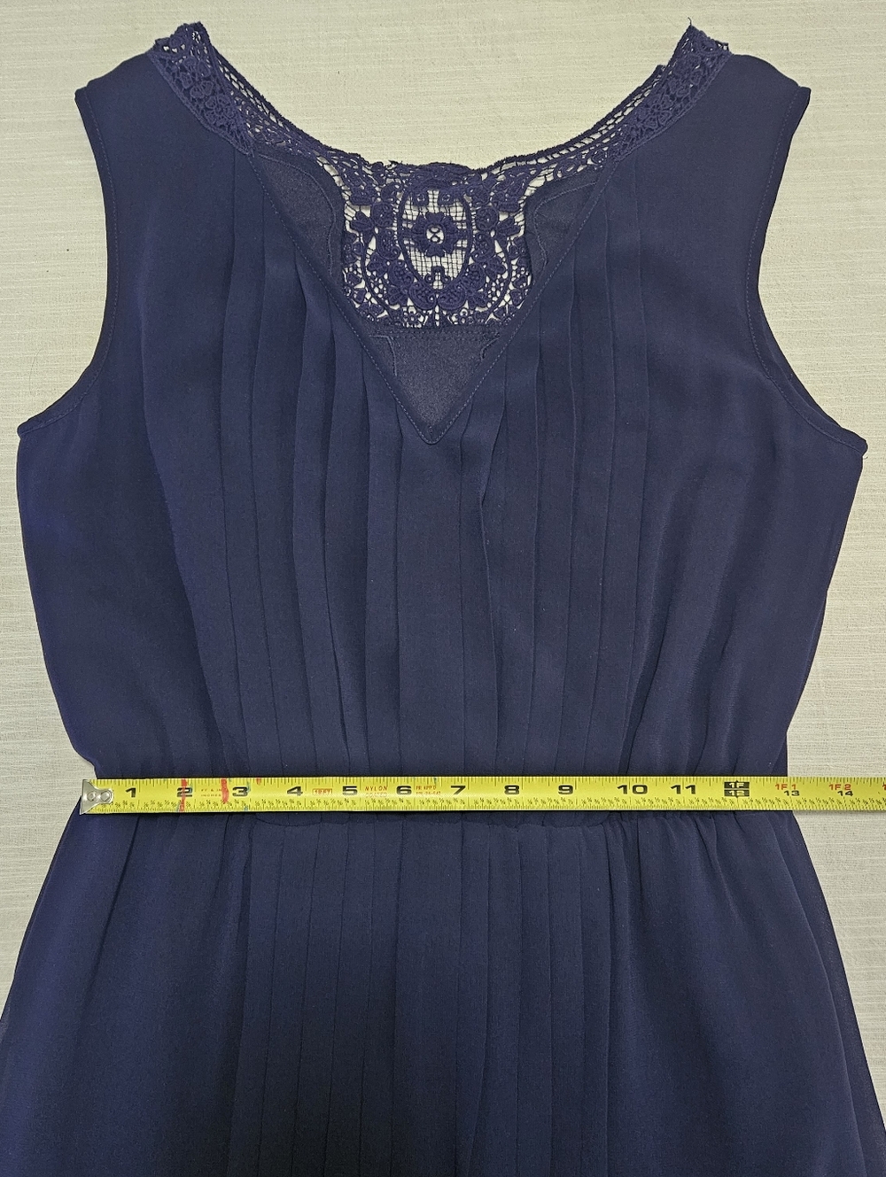 Jessica Simpson Navy Blue Chiffon Pleated Dress, Size 6, Lace Trim V-Neck - Picture 3 of 9
